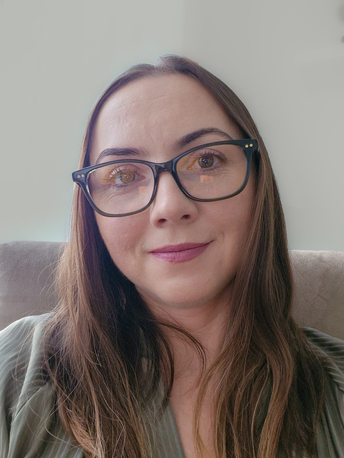 Portret Anny Podstawskiej w okularach
